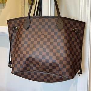 LV BAG. Comes with BOX & AUTHENTICATION.